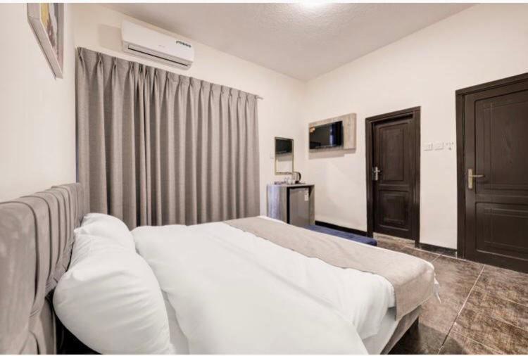 Magic Waves Hotel Aqaba Exterior photo